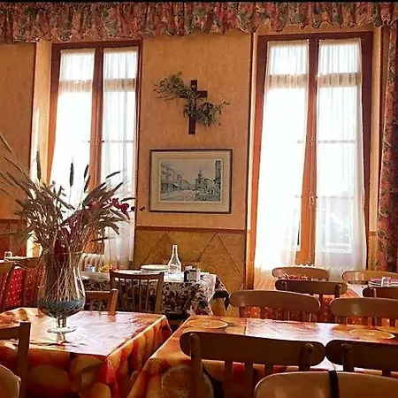 Szálloda Plaisance *